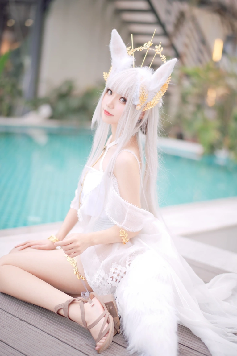 花柒Hana《白金cos泳装》主题写真：18张全套美图