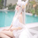 花柒Hana《白金cos泳装》主题写真：18张全套美图