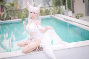 花柒Hana《白金cos泳装》主题写真：18张全套美图