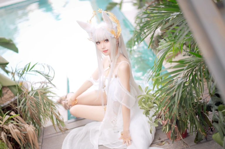 花柒Hana《白金cos泳装》主题写真：18张全套美图