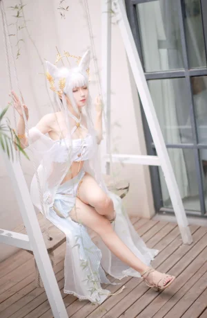 花柒Hana《白金cos泳装》主题写真：18张全套美图