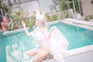 花柒Hana《白金cos泳装》主题写真：18张全套美图
