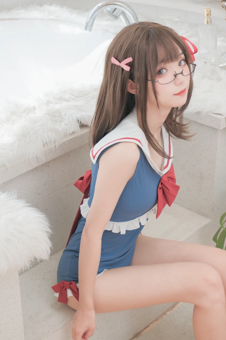 花柒Hana《白雪姬泳装》主题写真：26张全套美图