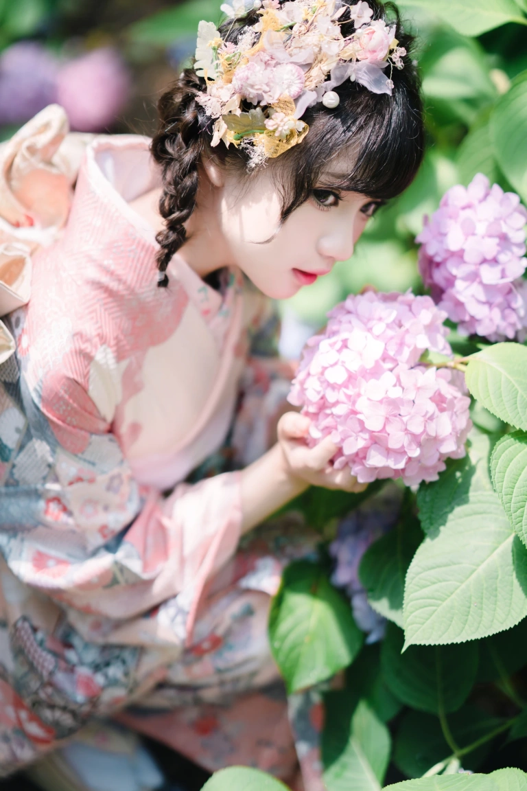 花柒Hana《绣球花和服》主题写真：18张全套美图