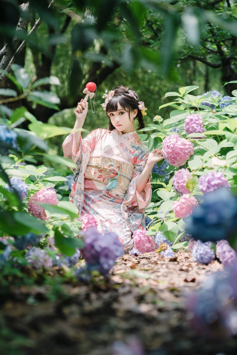 花柒Hana《绣球花和服》主题写真：18张全套美图