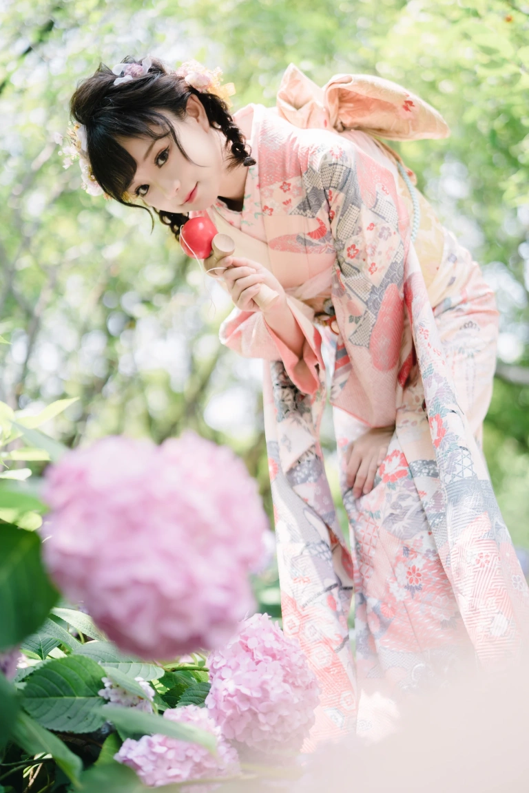花柒Hana《绣球花和服》主题写真：18张全套美图