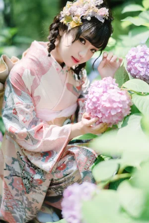 花柒Hana《绣球花和服》主题写真：18张全套美图