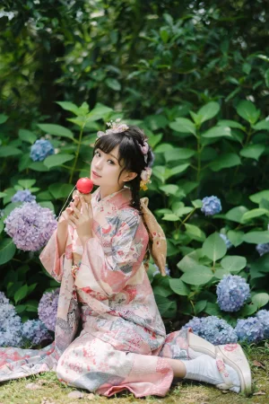 花柒Hana《绣球花和服》主题写真：18张全套美图