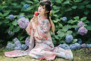 花柒Hana《绣球花和服》主题写真：18张全套美图