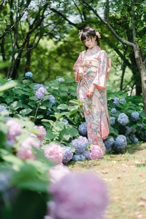 花柒Hana《绣球花和服》主题写真：18张全套美图