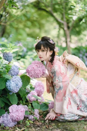 花柒Hana《绣球花和服》主题写真：18张全套美图
