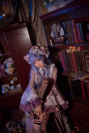 花柒Hana《帕秋莉睡衣》主题写真：13张全套美图