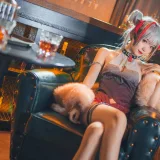 花柒Hana《明日方舟 守夜冠军 W》主题写真：9张全套美图