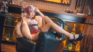 花柒Hana《明日方舟 守夜冠军 W》主题写真：9张全套美图
