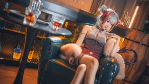 花柒Hana《明日方舟 守夜冠军 W》主题写真：9张全套美图