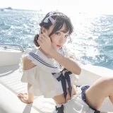 花柒Hana《三亚熊之海军风泳装》主题写真：12张全套美图