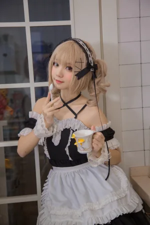 花柒Hana《女仆》主题写真：9张全套美图