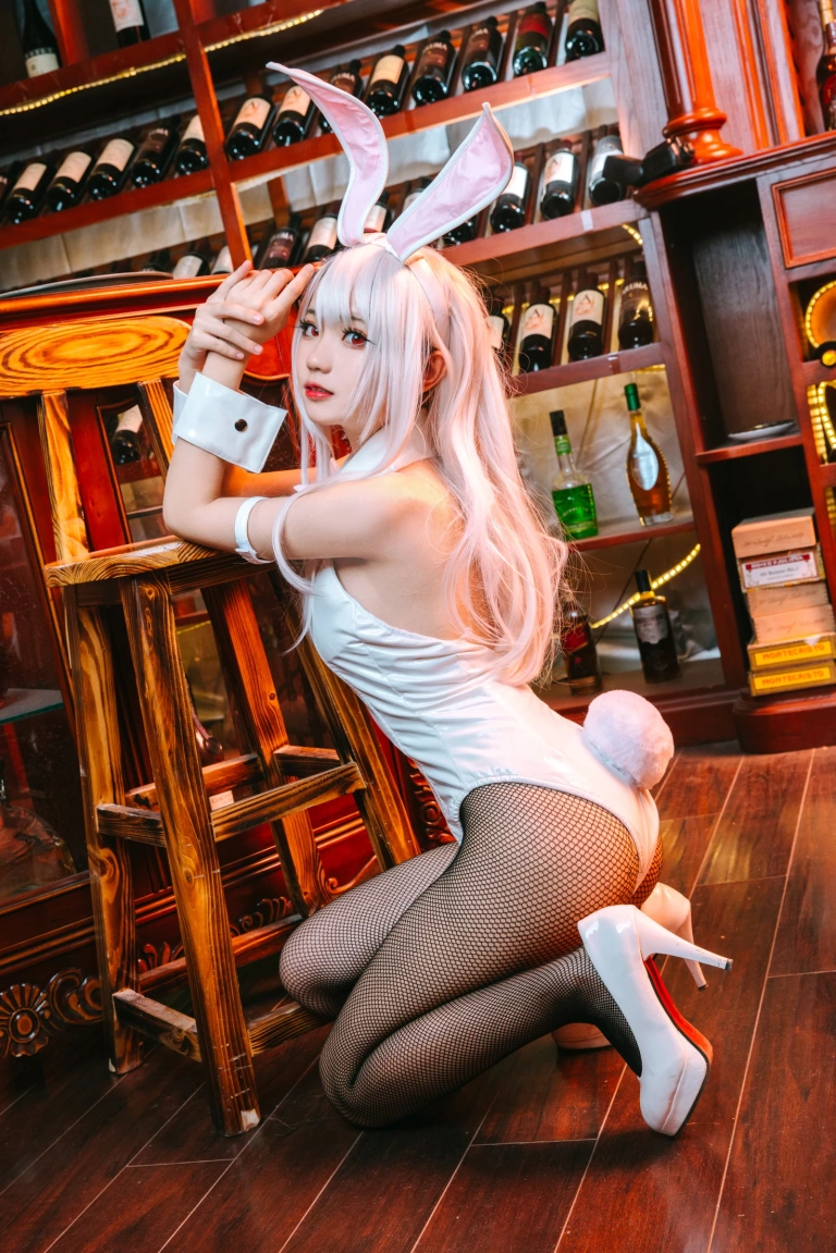花柒Hana《伊莉雅兔女郎》主题写真：10张全套美图