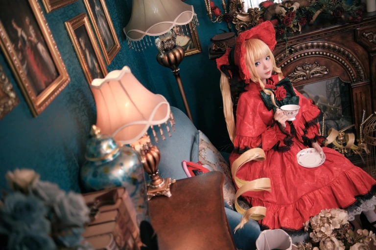 花柒Hana《蔷薇少女真红》主题写真：13张全套美图
