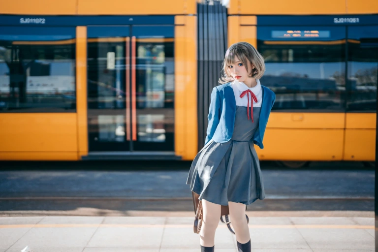 花柒Hana《唐可可校服》主题写真：15张全套美图