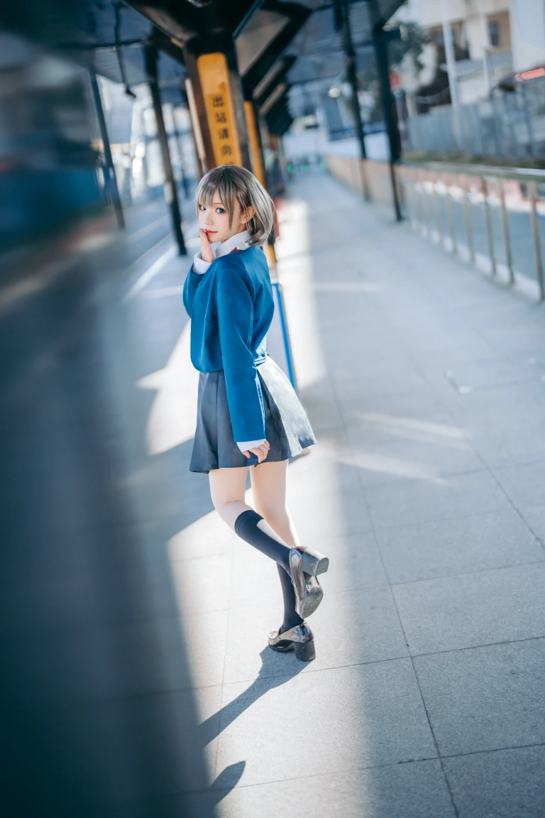 花柒Hana《唐可可校服》主题写真：15张全套美图