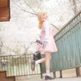 花柒Hana《宫园熏粉裙》主题写真：9张全套美图