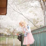 花柒Hana《宫园熏粉裙》主题写真：9张全套美图