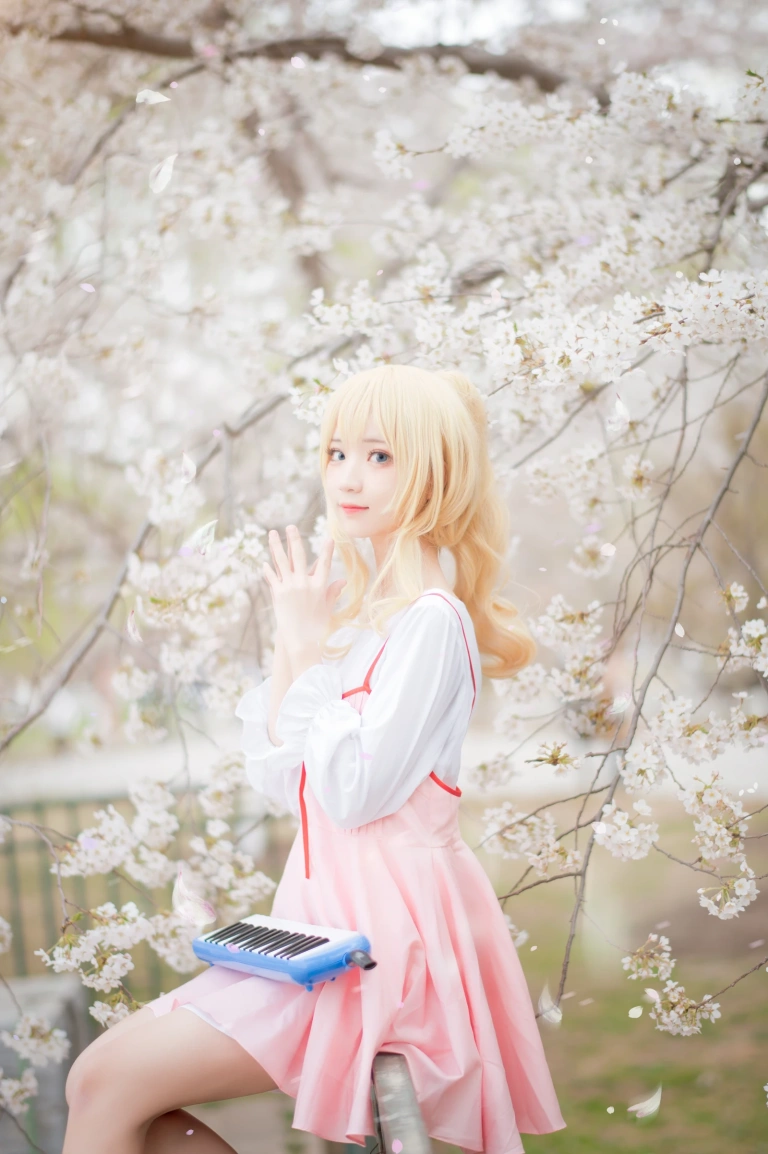 花柒Hana《宫园熏粉裙》主题写真：9张全套美图