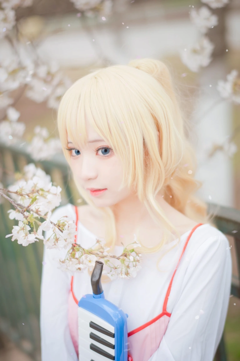 花柒Hana《宫园熏粉裙》主题写真：9张全套美图
