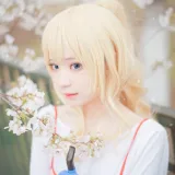花柒Hana《宫园熏粉裙》主题写真：9张全套美图