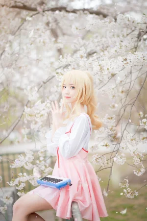 花柒Hana《宫园熏粉裙》主题写真：9张全套美图