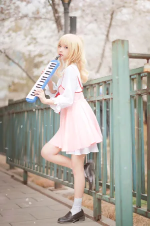 花柒Hana《宫园熏粉裙》主题写真：9张全套美图