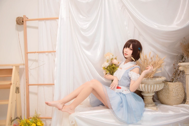 花柒Hana《爱丽丝》主题写真：9张全套美图