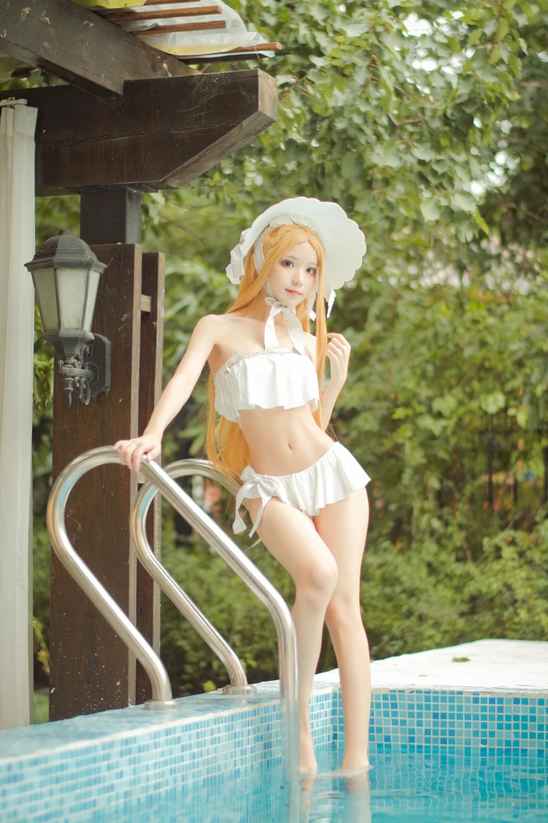 花柒Hana《阿比泳装》主题写真：9张全套美图