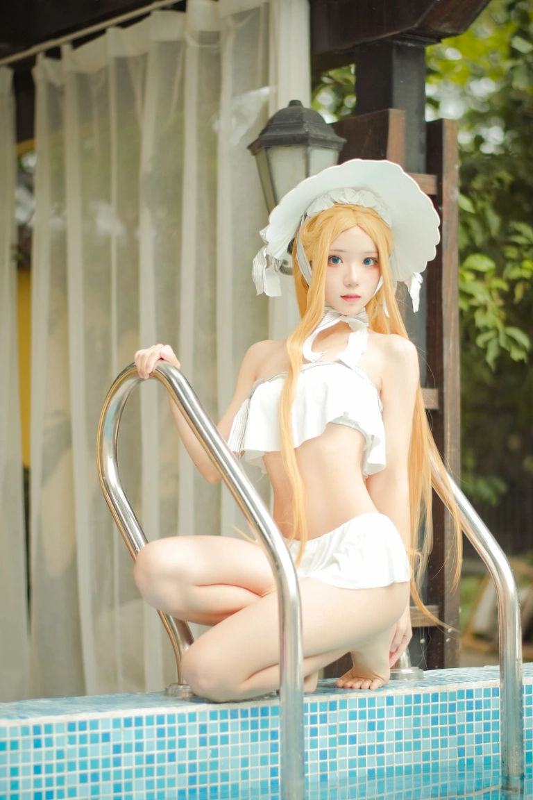 花柒Hana《阿比泳装》主题写真：9张全套美图