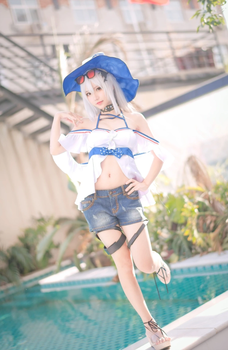 花柒Hana《斯卡蒂泳装》主题写真：17张全套美图