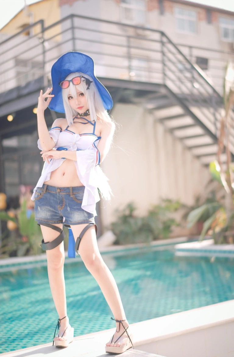 花柒Hana《斯卡蒂泳装》主题写真：17张全套美图