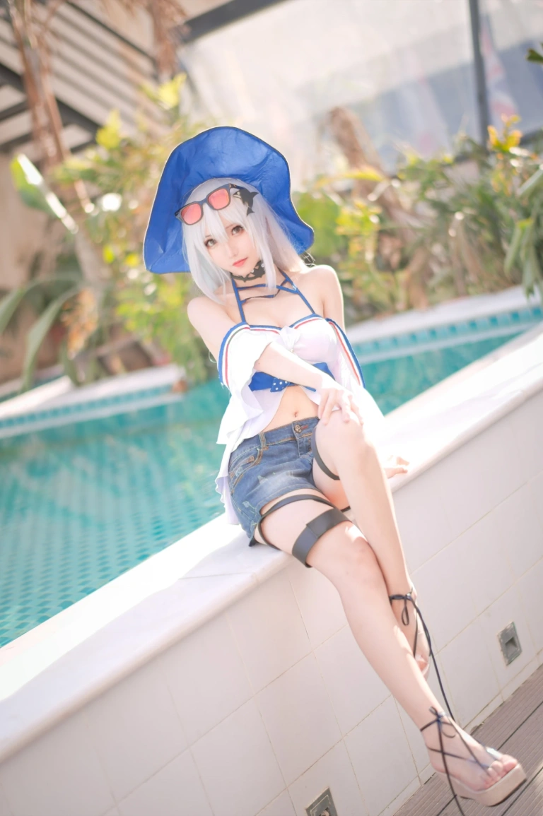 花柒Hana《斯卡蒂泳装》主题写真：17张全套美图