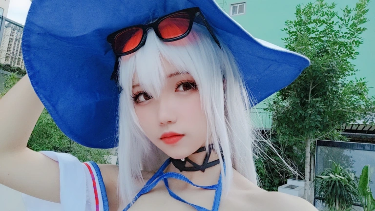 花柒Hana《斯卡蒂泳装》主题写真：17张全套美图