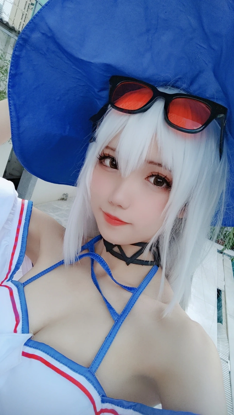 花柒Hana《斯卡蒂泳装》主题写真：17张全套美图