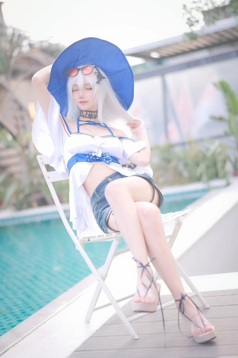 花柒Hana《斯卡蒂泳装》主题写真：17张全套美图