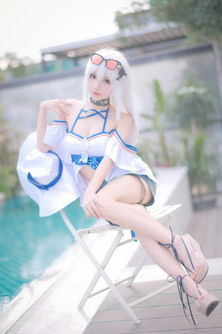 花柒Hana《斯卡蒂泳装》主题写真：17张全套美图