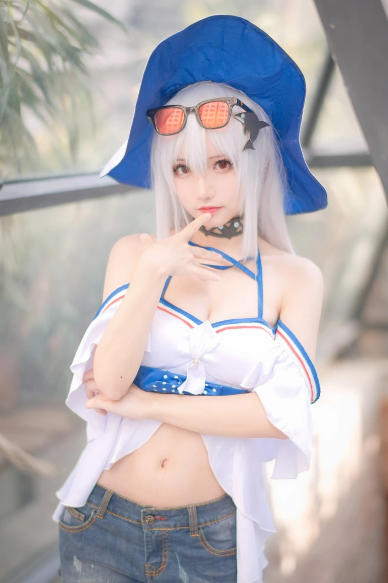 花柒Hana《斯卡蒂泳装》主题写真：17张全套美图