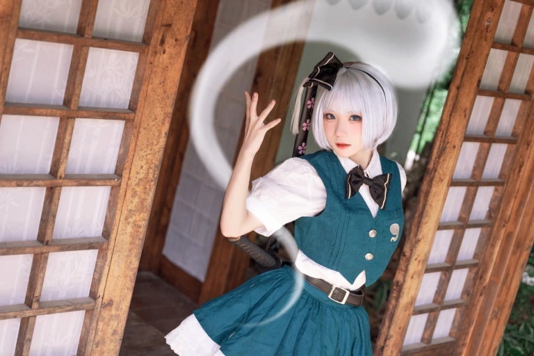 花柒Hana《魂魄妖梦cos夏版》主题写真：15张全套美图