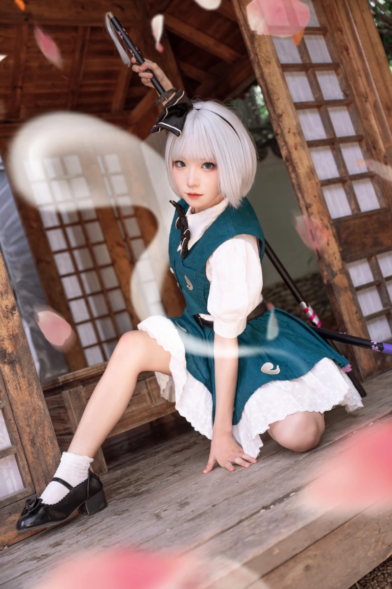 花柒Hana《魂魄妖梦cos夏版》主题写真：15张全套美图