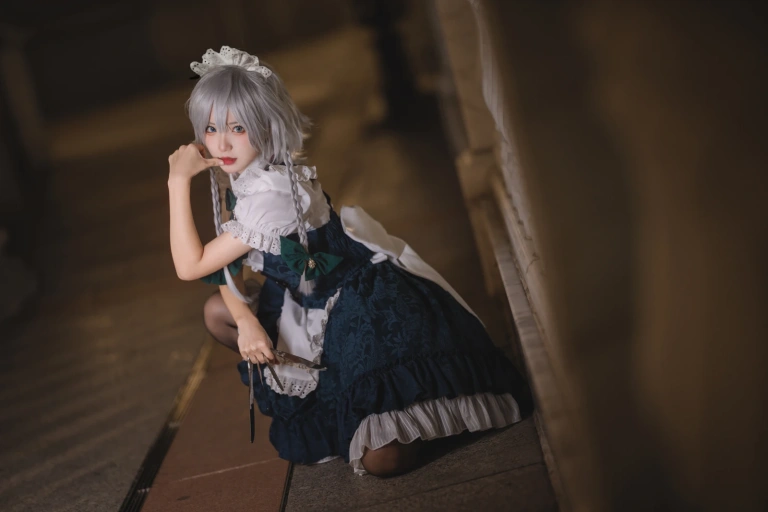 花柒Hana《星雨咲夜女仆》主题写真：9张全套美图
