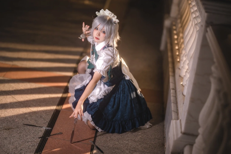 花柒Hana《星雨咲夜女仆》主题写真：9张全套美图