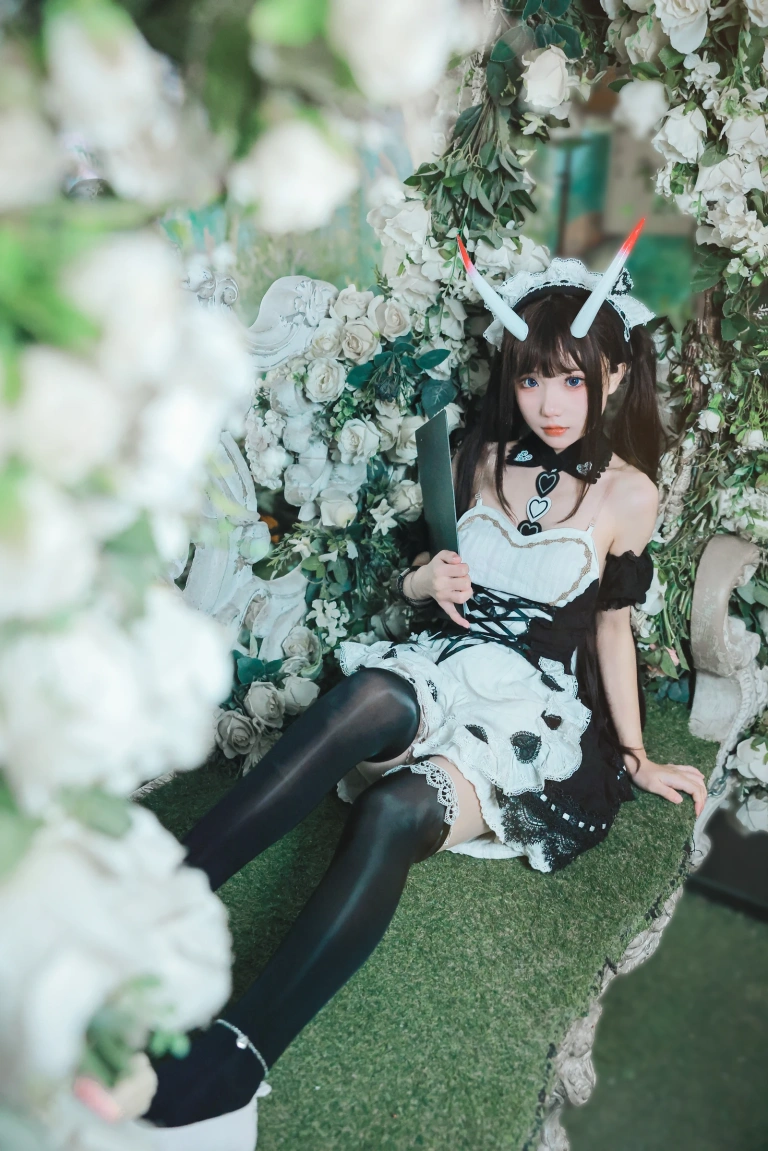 花柒Hana《能代女仆》主题写真：21张全套美图