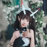 花柒Hana《能代女仆》主题写真：21张全套美图