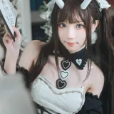 花柒Hana《能代女仆》主题写真：21张全套美图
